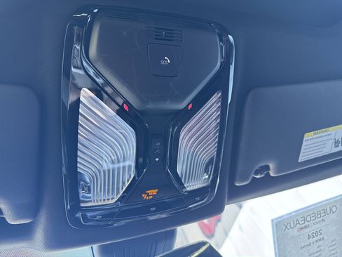 Used 2024 BMW 430i Coupe w/ Convenience Package image 32