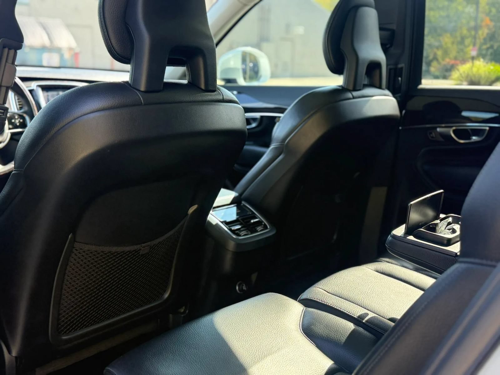 Used 2018 Volvo XC90 T6 Momentum w/ Momentum Plus Package AWD/4WD image 12