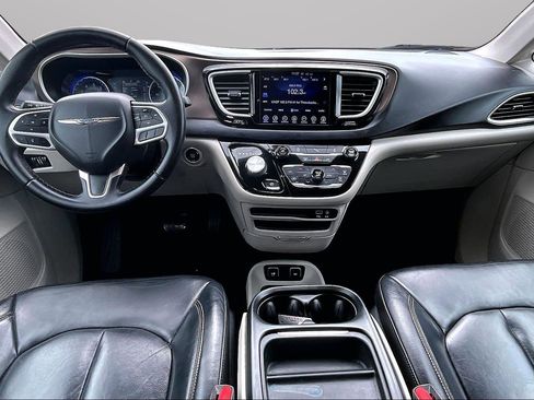 Used 2017 Chrysler Pacifica Touring-L FWD image 13