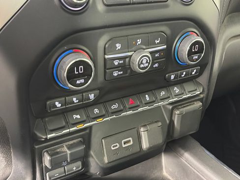 Used 2021 Chevrolet Silverado 1500 LTZ AWD/4WD image 21