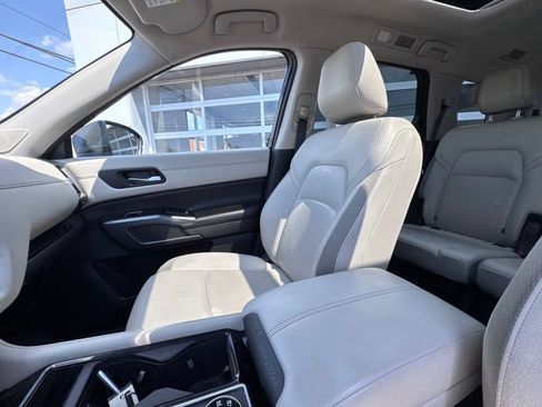 Used 2024 Nissan Pathfinder SL AWD/4WD image 21