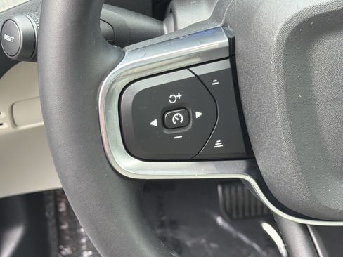 Used 2023 Volvo XC40 B5 Plus w/ Climate Package AWD/4WD image 19