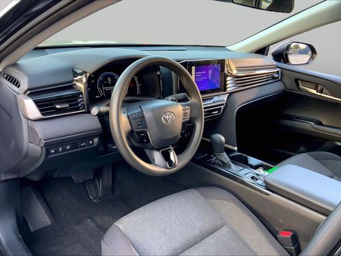 Used 2025 Toyota Camry LE FWD image 17