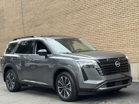 New 2026 Nissan Pathfinder Platinum AWD/4WD image 2