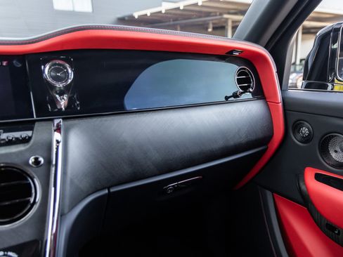 Used 2025 Rolls-Royce Cullinan image 30