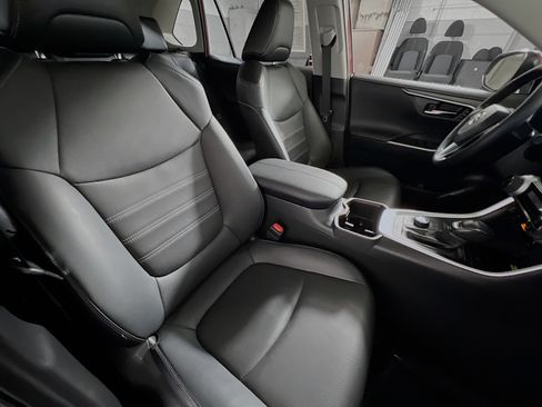Used 2024 Toyota RAV4 Limited image 31