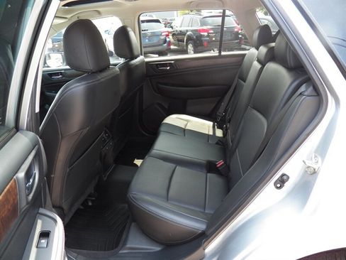 Used 2015 Subaru Outback 2.5i Limited AWD/4WD image 8