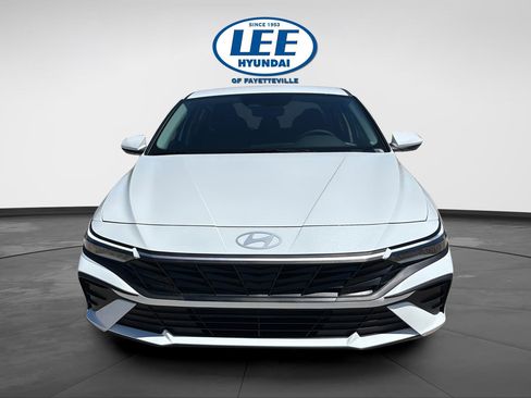 New 2026 Hyundai Elantra SE FWD image 8