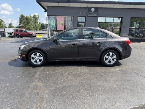 Used 2016 Chevrolet Cruze LT FWD image 3