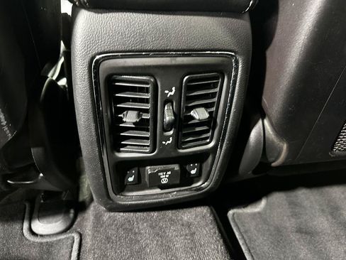 Used 2012 Jeep Grand Cherokee Overland AWD/4WD image 26