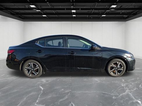 Used 2024 Nissan Sentra SV FWD image 6