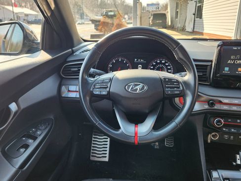 Used 2020 Hyundai Veloster Turbo image 28