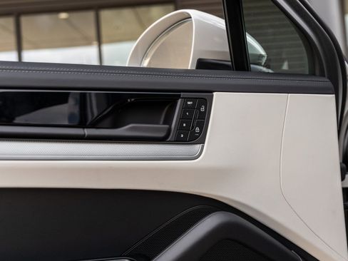 Certified 2026 Porsche Cayenne Coupe image 21