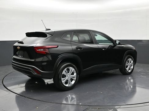Used 2025 Chevrolet Trax LS FWD image 5