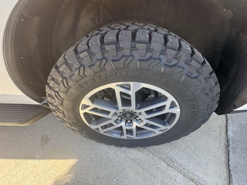 Used 2025 Ford Expedition Active image 42