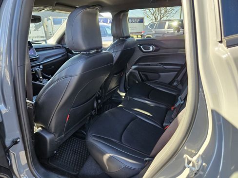 Used 2024 Jeep Compass Trailhawk image 9