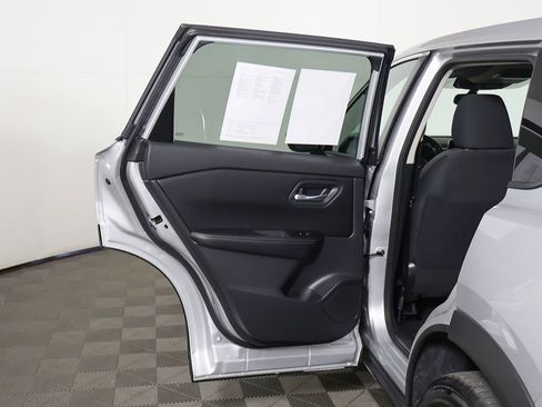 Used 2025 Nissan Rogue SV FWD image 18