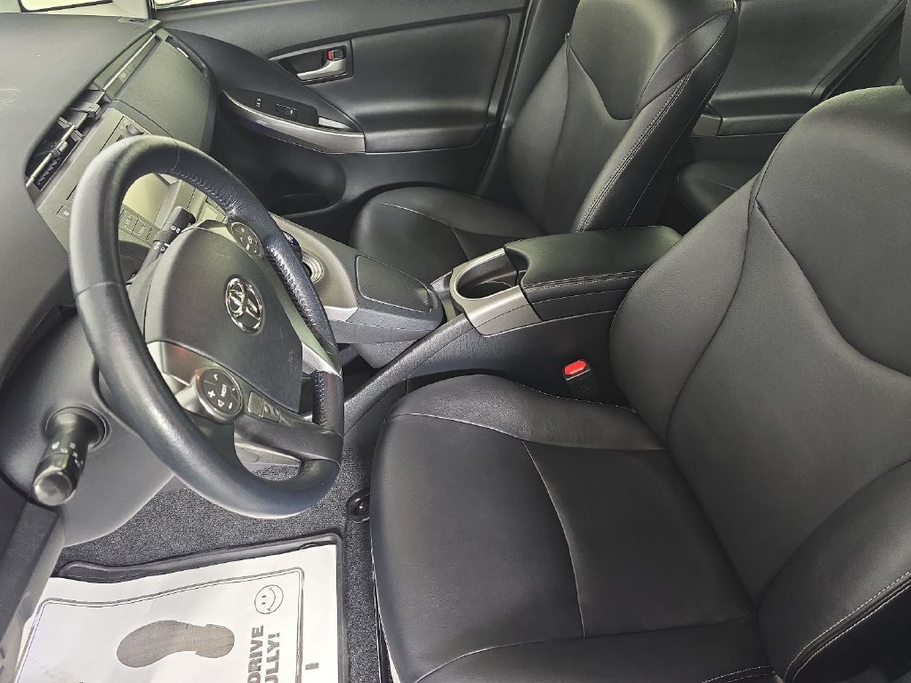 Used 2015 Toyota Prius Persona Series FWD image 11