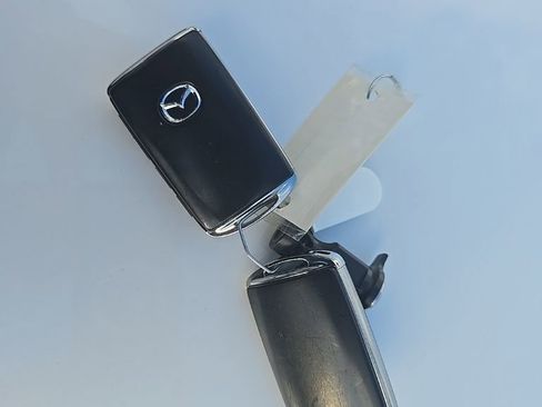 Used 2021 MAZDA MAZDA3 s image 32