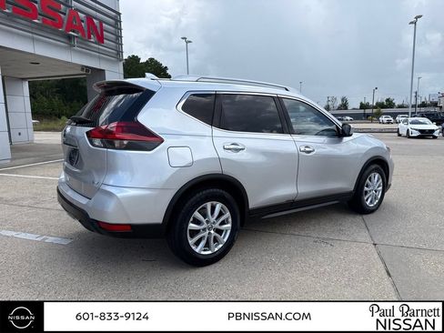 Used 2018 Nissan Rogue SV FWD image 8