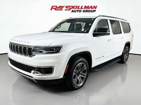 Used 2024 Jeep Wagoneer L Series II w/ Flexible Seating Group AWD/4WD image 3