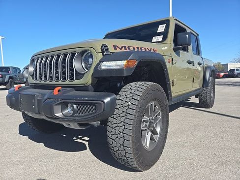 Used 2025 Jeep Gladiator Mojave image 3