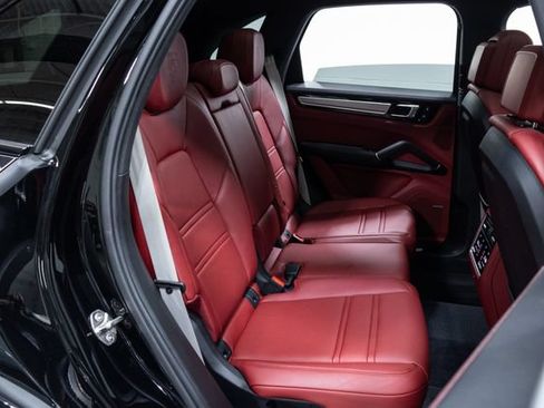 Used 2023 Porsche Cayenne Platinum Edition AWD/4WD image 24