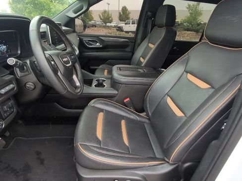 Used 2023 GMC Yukon XL AT4 w/ AT4 Premium Plus Package AWD/4WD image 12