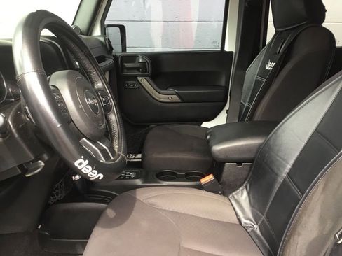 Used 2014 Jeep Wrangler Unlimited Sport w/ Quick Order Package 24S AWD/4WD image 9