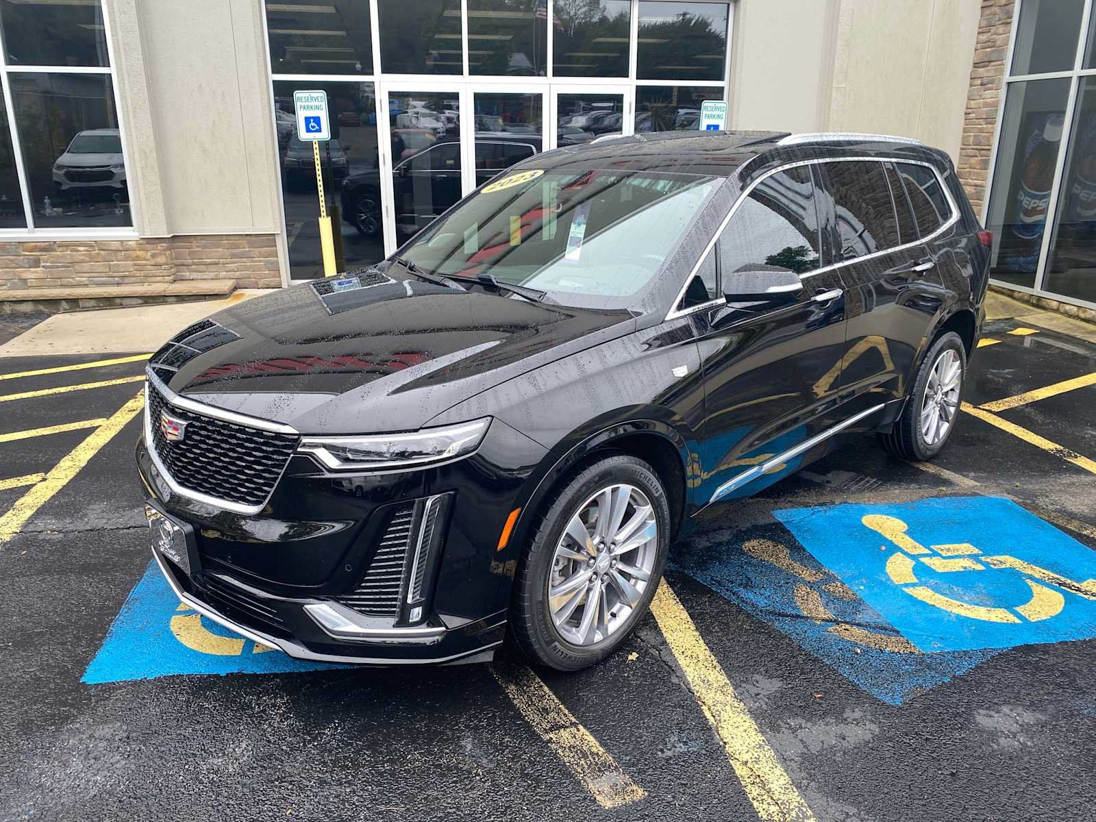 Used 2023 Cadillac XT6 Premium Luxury w/ Technology Package AWD/4WD image 2