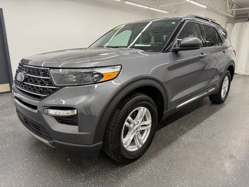 Used 2024 Ford Explorer XLT w/ Equipment Group 202A AWD/4WD image 4
