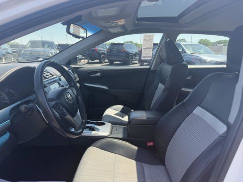 Used 2012 Toyota Camry SE w/ Convenience Pkg image 12