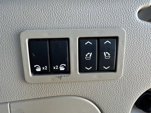 Used 2018 Cadillac Escalade ESV Premium Luxury image 12