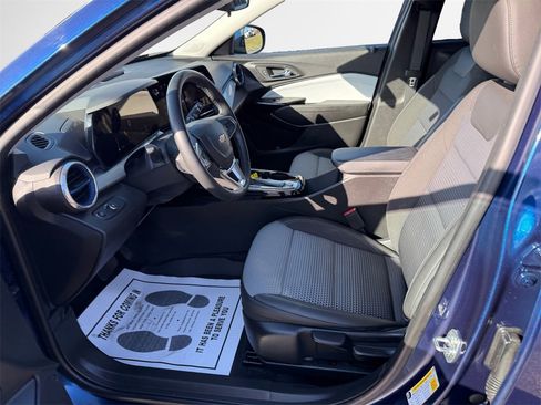 Certified 2024 Chevrolet Trax LT w/ LT Convenience Package image 12