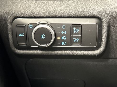 Used 2023 Ford Explorer XLT AWD/4WD image 25