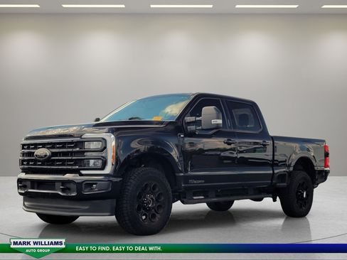 Used 2023 Ford F250 XLT w/ Black Appearance Package AWD/4WD image 8