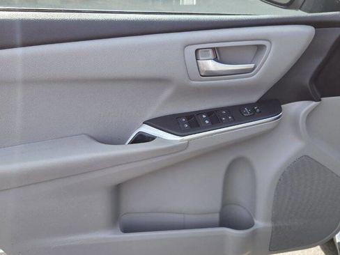 Used 2016 Toyota Camry SE image 11