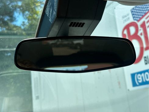 Used 2020 Chevrolet Equinox LT image 39