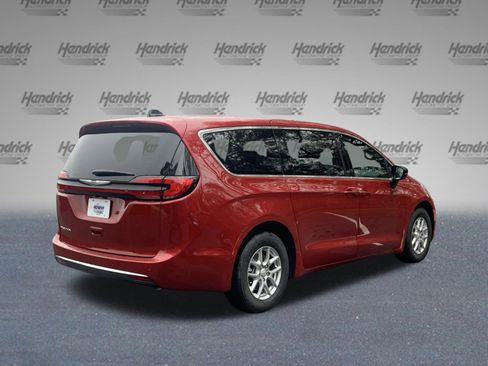 New 2026 Chrysler Pacifica Select image 8