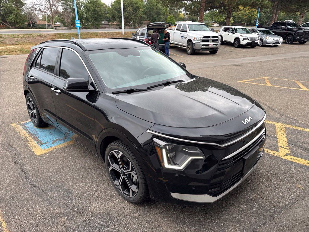 Used 2023 Kia Niro SX Touring FWD image 5