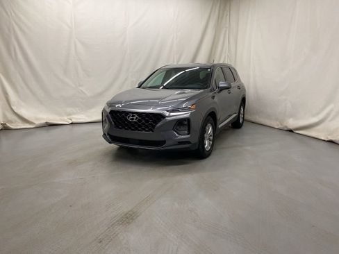 Used 2019 Hyundai Santa Fe SE image 2