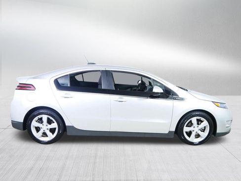 Used 2015 Chevrolet Volt w/ Enhanced Safety Package 1 FWD image 8