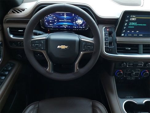 Used 2023 Chevrolet Suburban High Country image 16