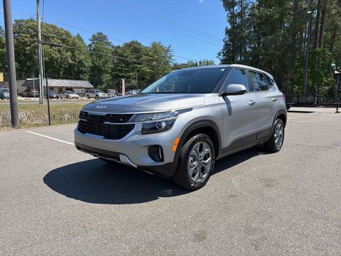 Used 2025 Kia Seltos LX AWD/4WD image 2
