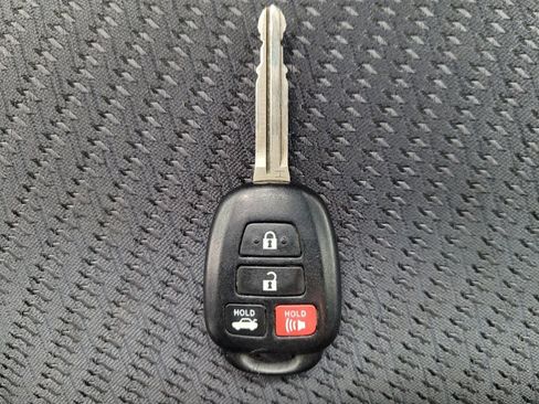 Used 2016 Toyota Camry LE image 32