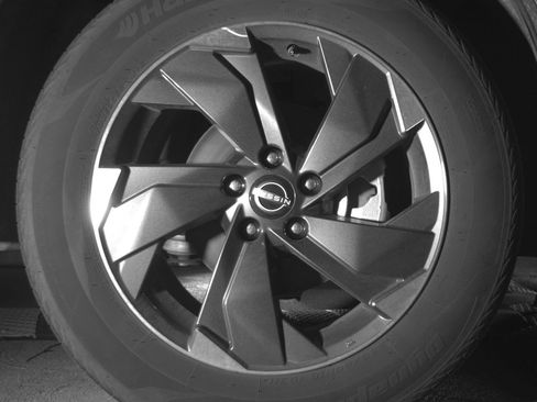 Used 2025 Nissan Rogue SV image 13