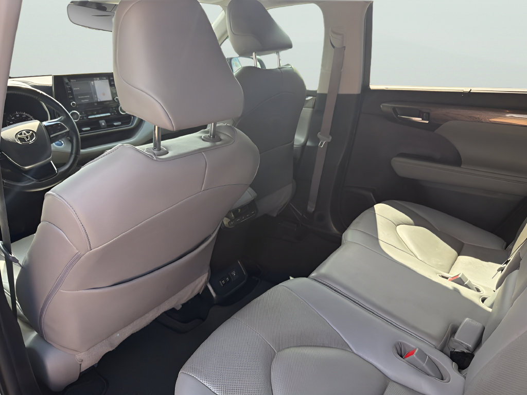 Used 2020 Toyota Highlander Limited FWD image 32