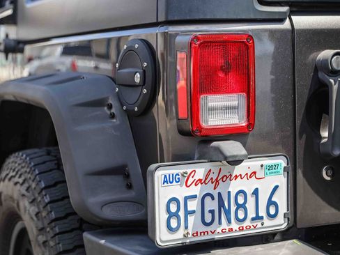 Used 2018 Jeep Wrangler Sport AWD/4WD image 8