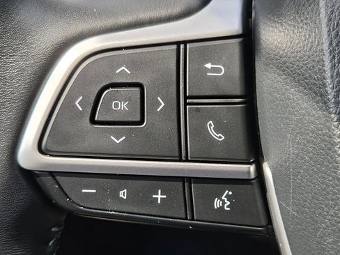Used 2025 Toyota Highlander LE FWD image 24