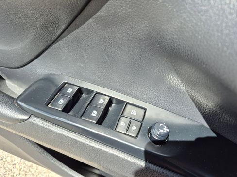Used 2019 Toyota Camry SE FWD image 13